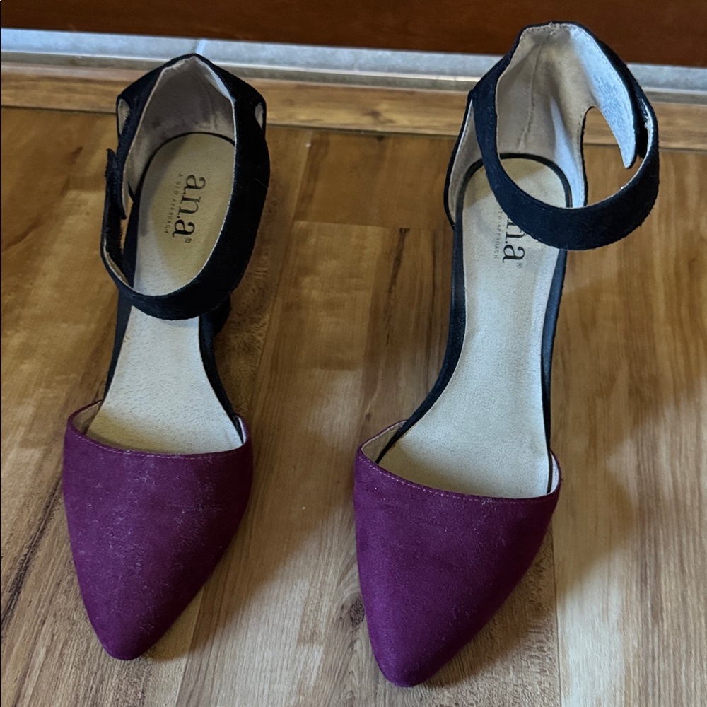 Ana wedges size 6.5.